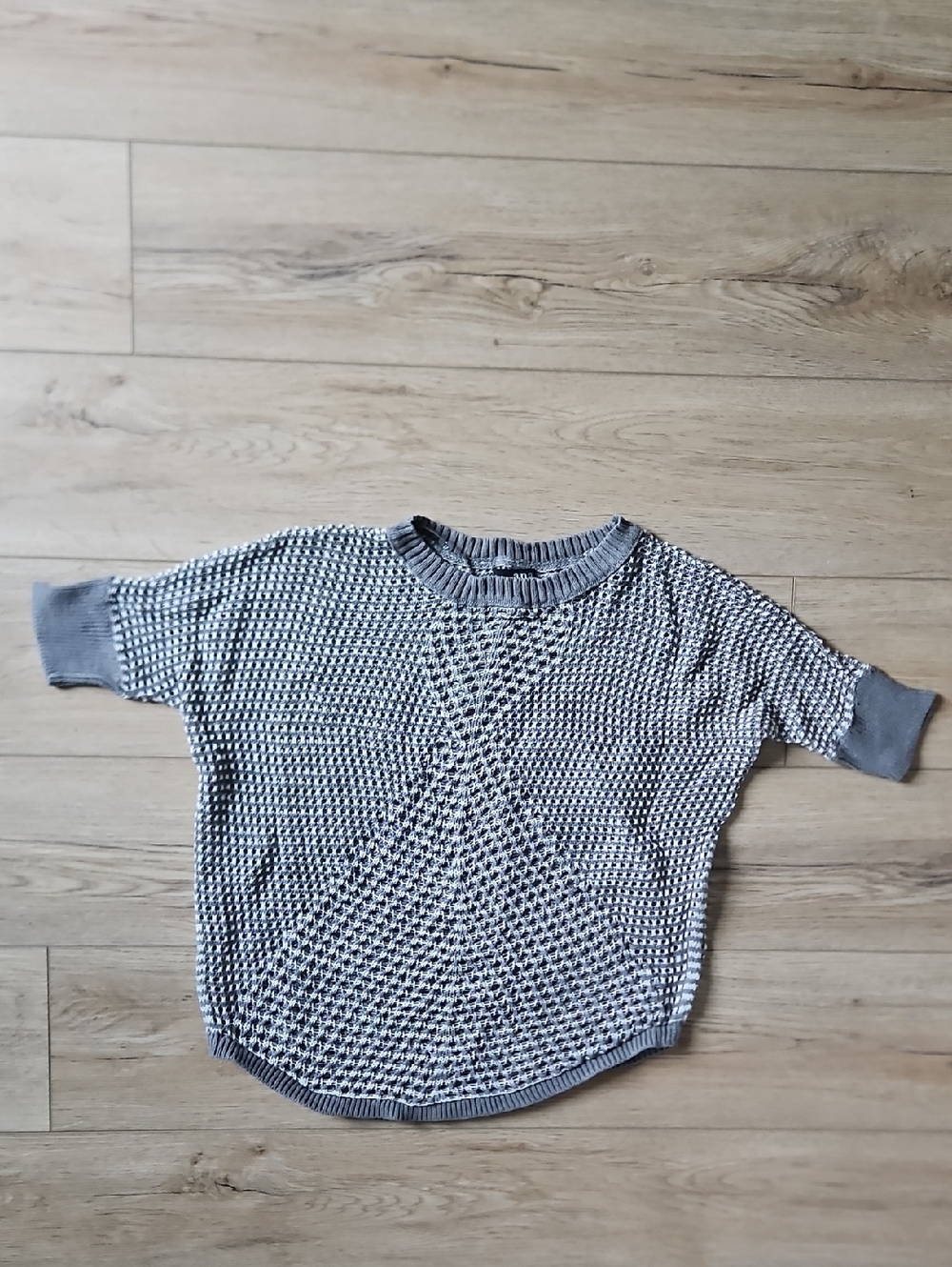 a.n.a Gray and White Open Knit Short Sleeve Sweater Top Ramie & Cotton Blend